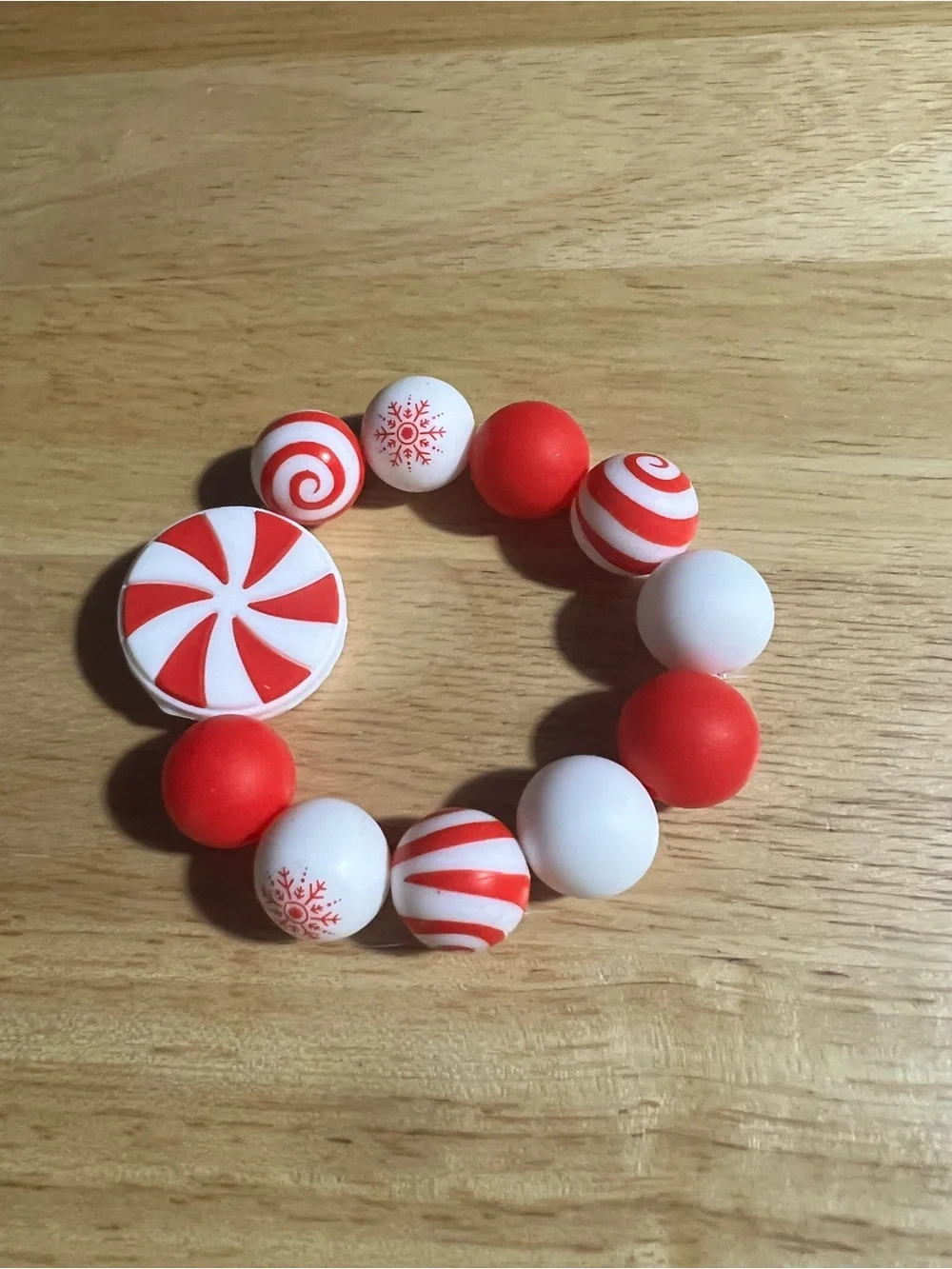 Kids Red & White Candy Bead Bracelet - Brand Unknown B259